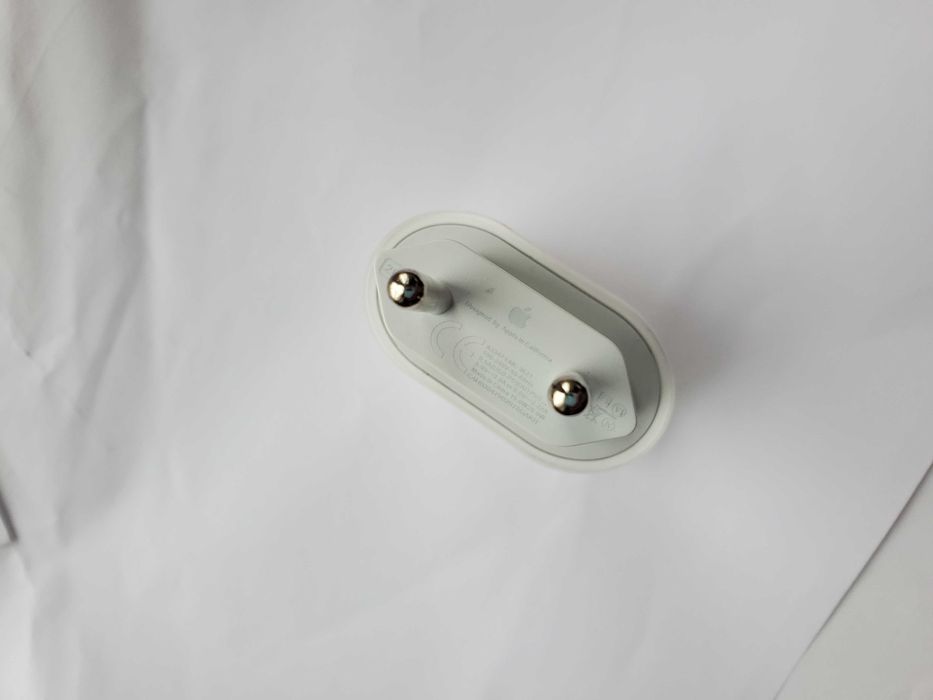 Зарядное устройство Apple 20W USB-C Power Adapter (A2305)