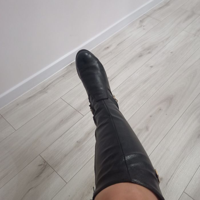 Взуття зимове шкіряне.