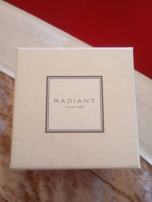 à venda:
bonito relógio da marca RADIANT.
ARTIGO NOVO.