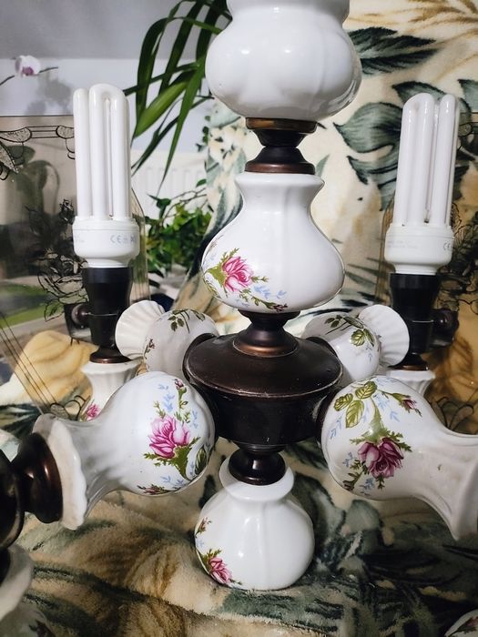 Stary porcelanowy zyrandol