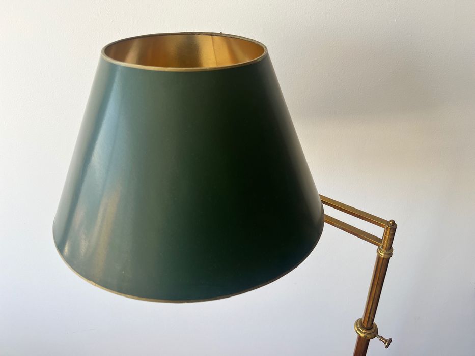 Candeeiro de pé alto clássico