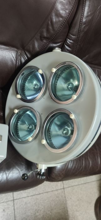 Lampa operacyjno zabiegowa Famed