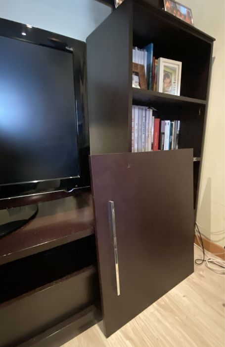 Estante modular e móvel para televisão