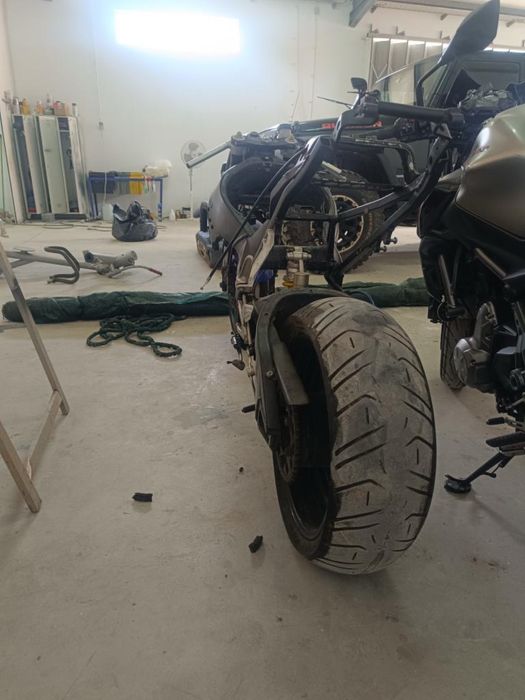 Yamaha R1 (ano 2002)