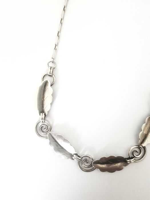 Bonito Colar -  em Prata - como Novo