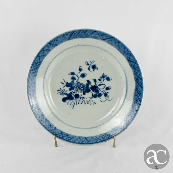 Prato porcelana China, Dinastia Qing, Período Qianlong, séc. XVIII n2