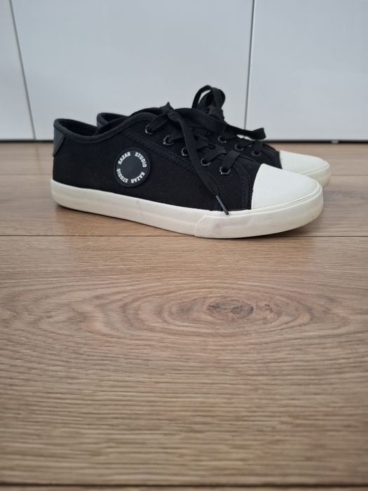 Czarno białe trampki Kazar 38