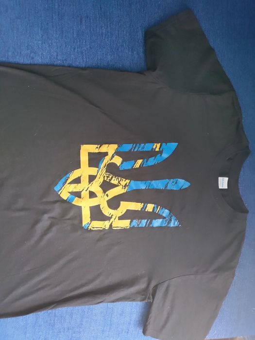 Футболки з гербом України