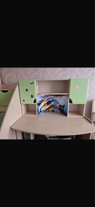 Дитяча парта та  ліжко