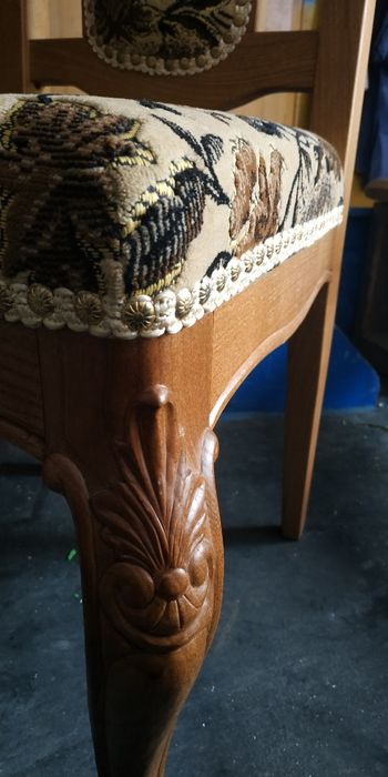 Стулья резные, есть 12 шт