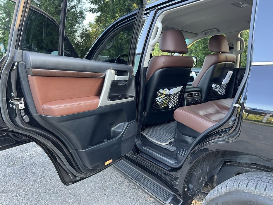 Продається Toyota Land Cruiser 200 2020 рік