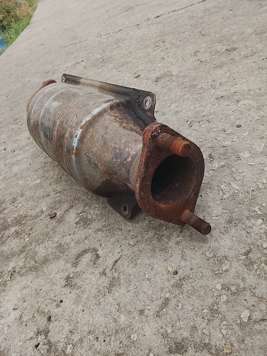 Продам катализатор на автомобиль.