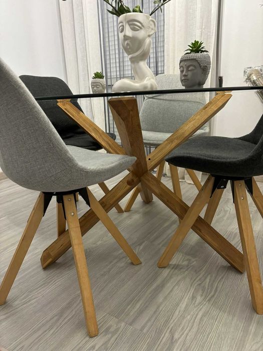 Mesa de sala moderna com cadeiras