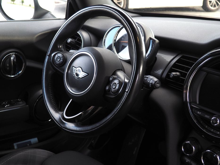 Mini Cooper automático 1.5 gasolina 136 cv , económico, GPS, bancos em couro, estacionamento automático- 194€ mês (sem entrada)