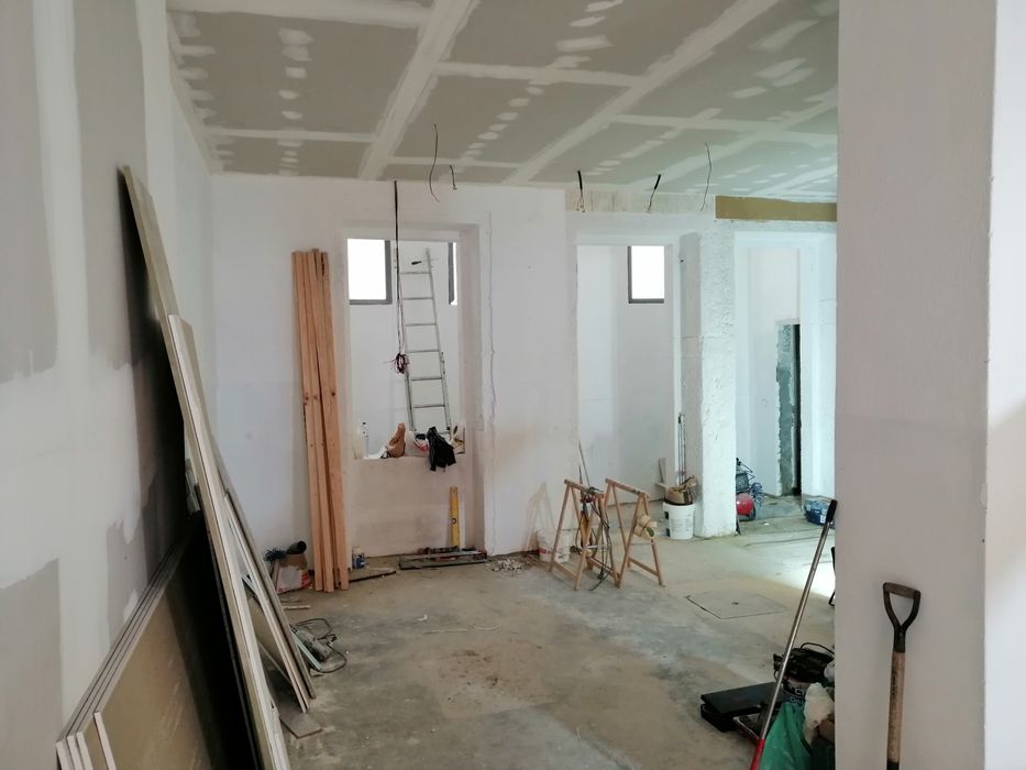 Pinturas e aplicação de tetos em pladur (obras)