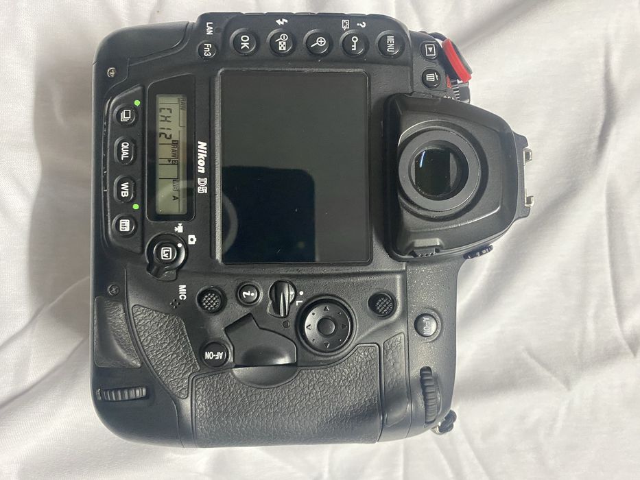 Nikon D5 em bom estado.