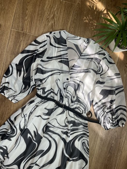 Сукня жіноча молочного кольору