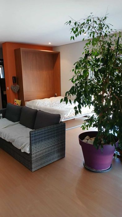 Apartamento T0 convertível em T1 com amplo Terraço Carcavelos