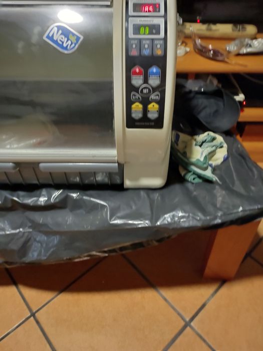 Incubadora criadeira em bom estado a funcionar na perfeição e dá para fazer tratamentos