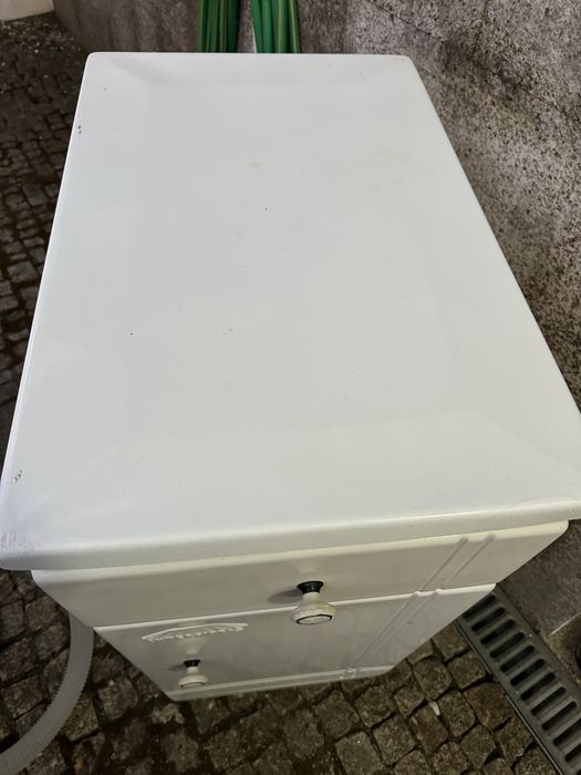 Tanque de roupa com tampa 62x55x80 cm