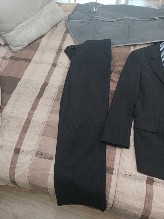 Terno, calça, gravata e capa, novíssimo! Conjunto completo para si!