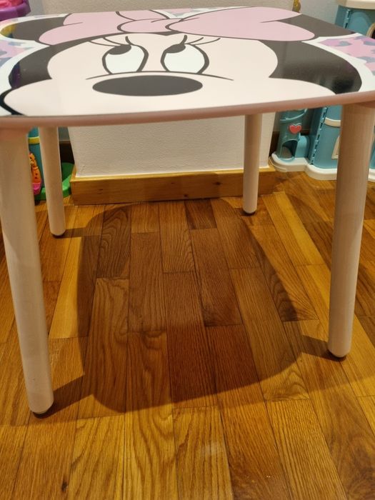 Mesa Minnie e 2 cadeiras