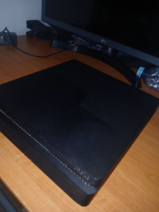 PlayStation 4 Slim 1TB + Minecraft PS4 Edition (Legacy Edition)