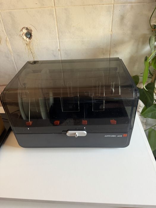 Anycubic kobra x ace pro 2 com cerca de 35kg de filamento