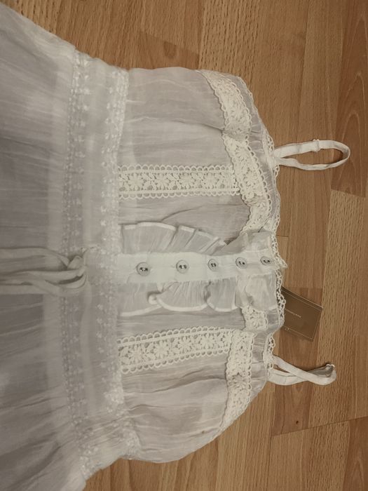 Білий сарафан.