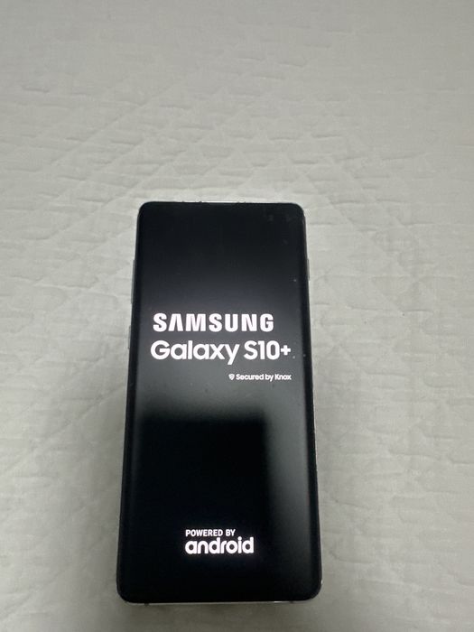 Samsung S10+  com capa branca