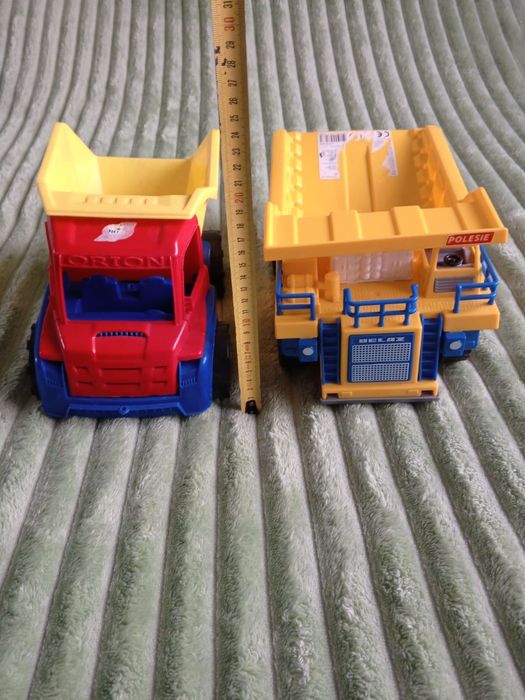 Машинки средних размеров