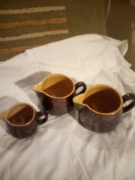 Stare ceramiczne dzbanki