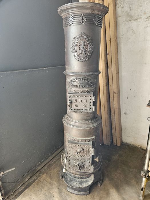 Kominek żeliwny, koza.