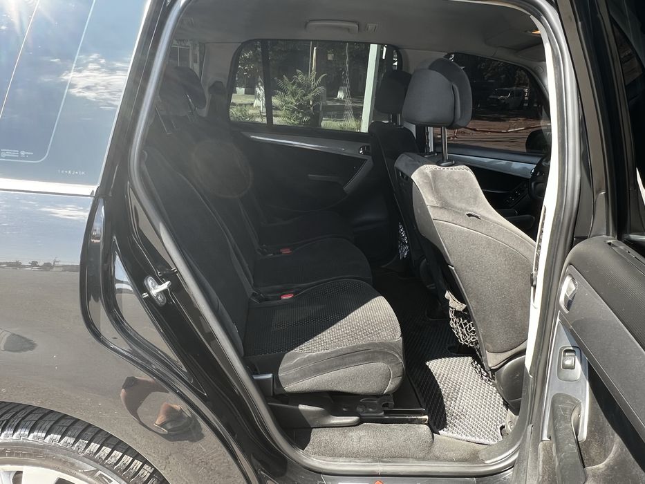 Продам отличный симейный автомобиль
