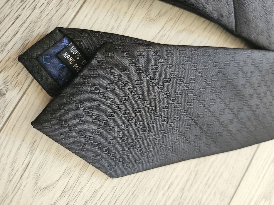 Piękny nowy krawat Hermes