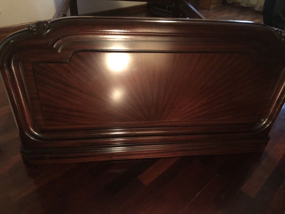Cama em mogno a bom preço