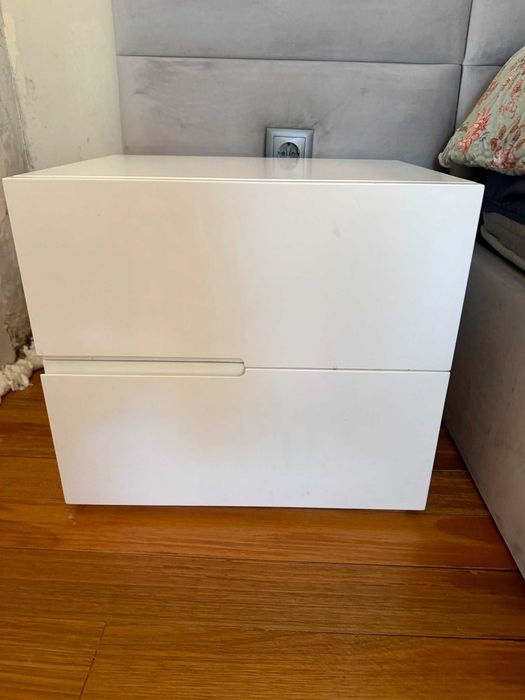 Quarto Completo (Cama + Estrado + Colchão + Mesas de Cabeceira)