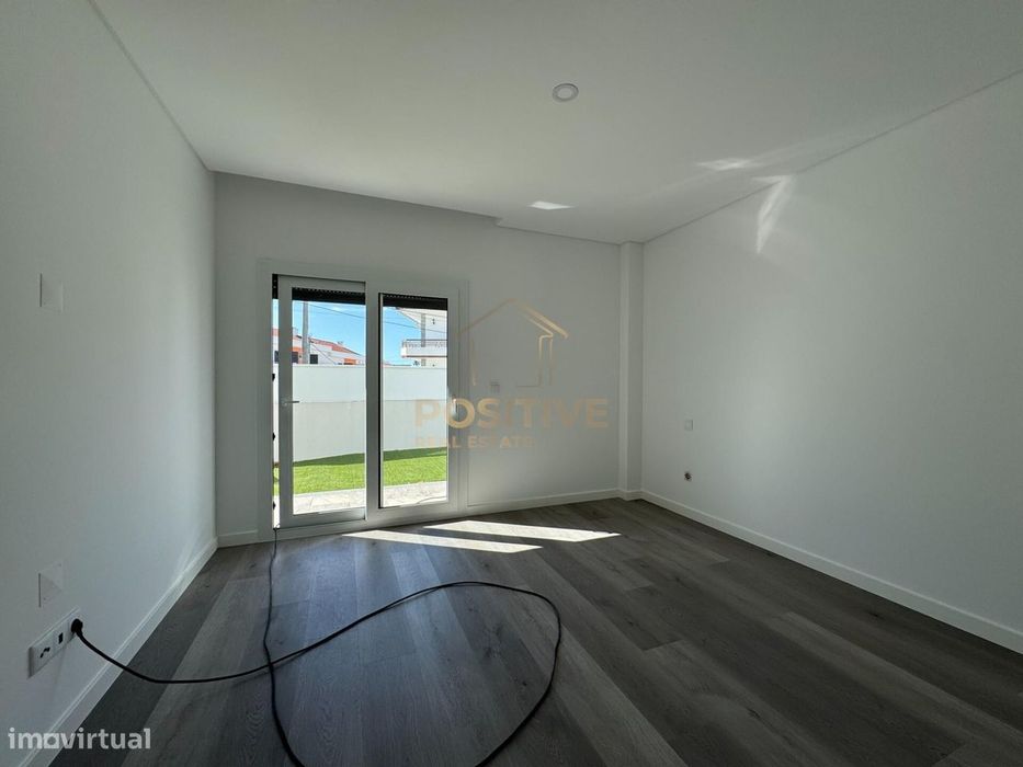 Moradia T4 em Vale de Milhaços | Espaço, luz natural |  A33 e A2 | A 2