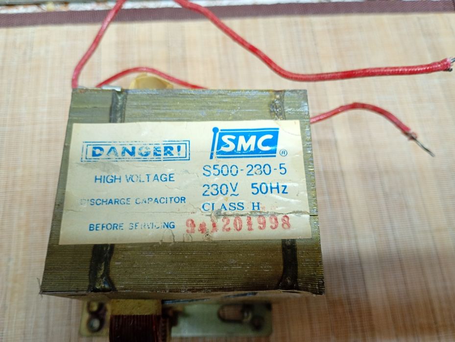 Transformator z mikrofalówki przygotowany do projektu zgrzewarka .