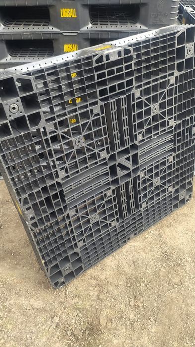 PALETY plastikowe  110x110x15 h 30 zł