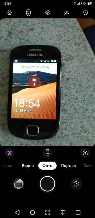 Телефон Samsung GT -S5670