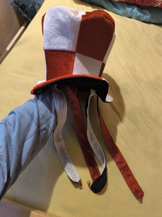 Карнавальная шляпа с колокольчиками объем 57 см