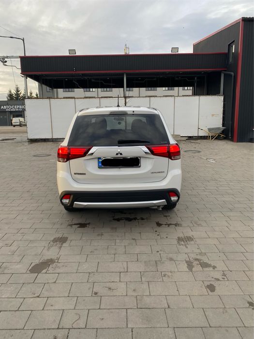 Mitsubishi Outlander 2016