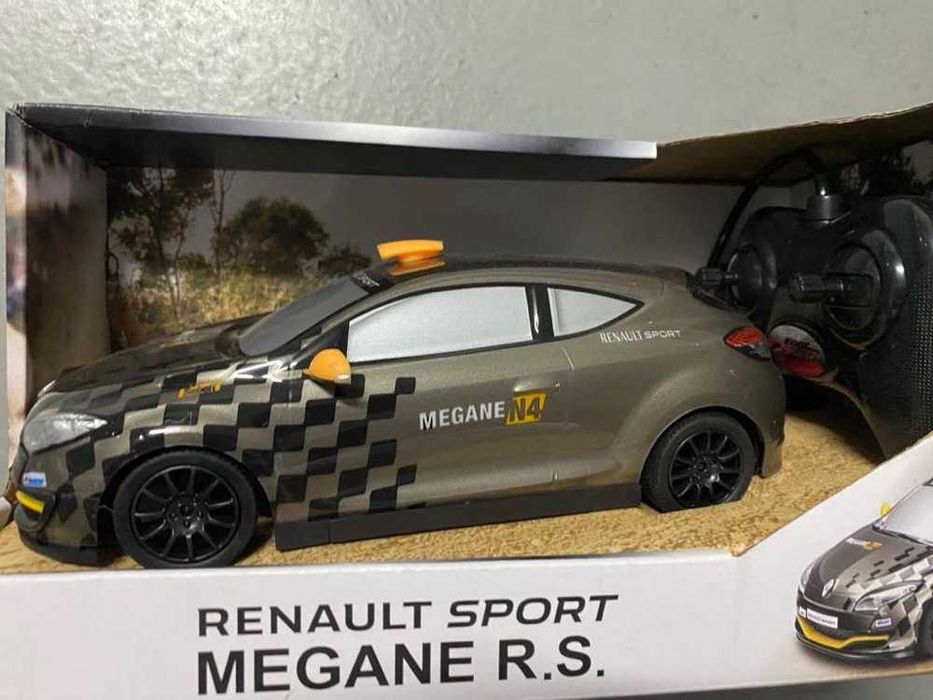 Carro corrida com comando novo