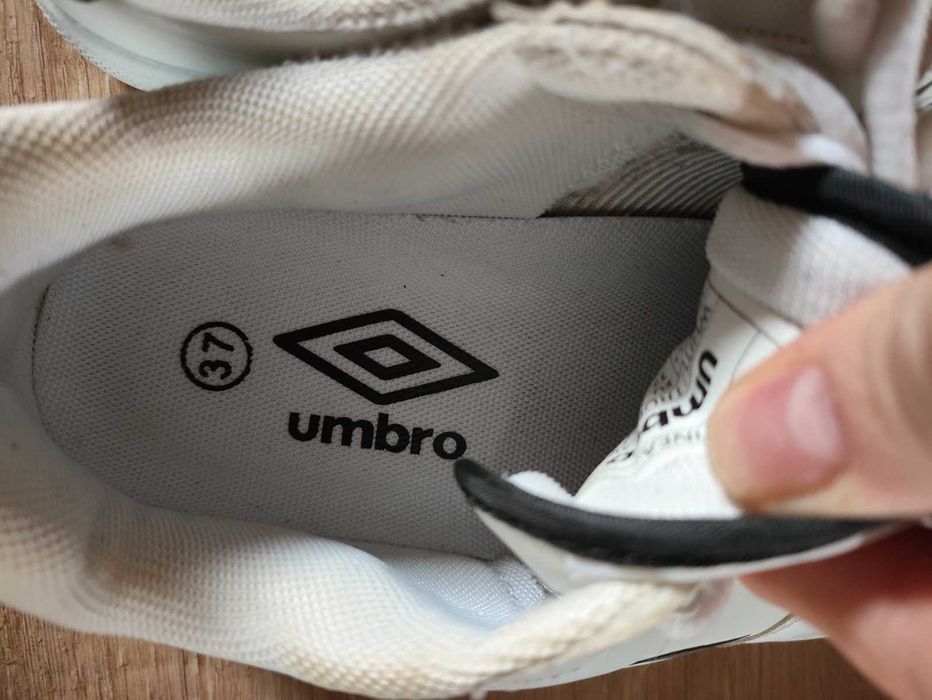 Buty       Umbro