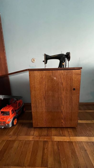 Швейна машинка (ножна)