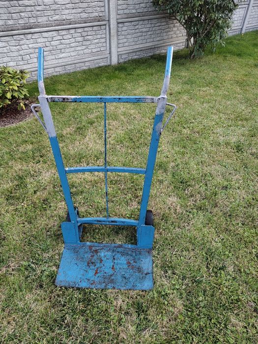 Wózek towarowy. Do przewozu skrzynek, worków.