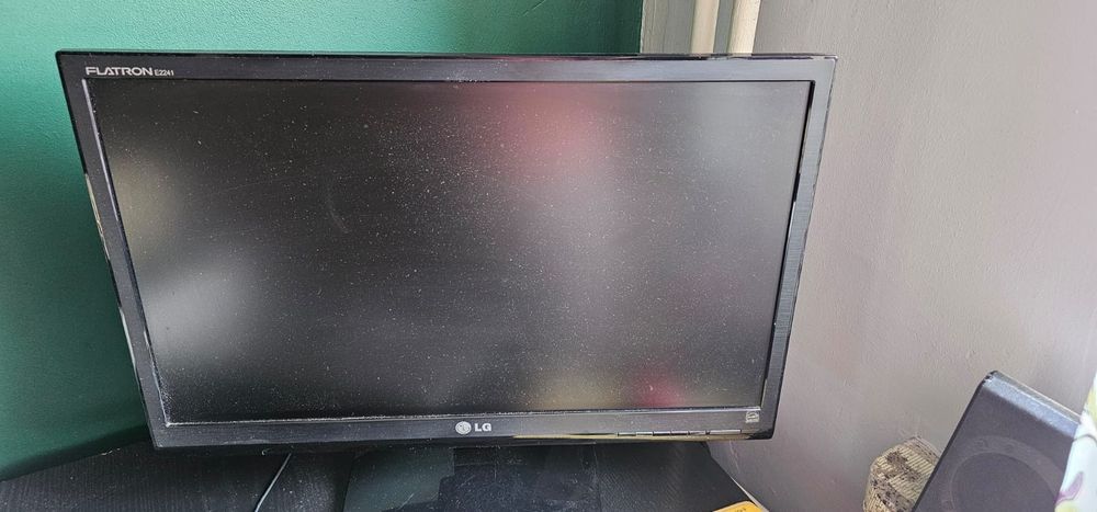Monitor 22" LG flatron E2241S czarny