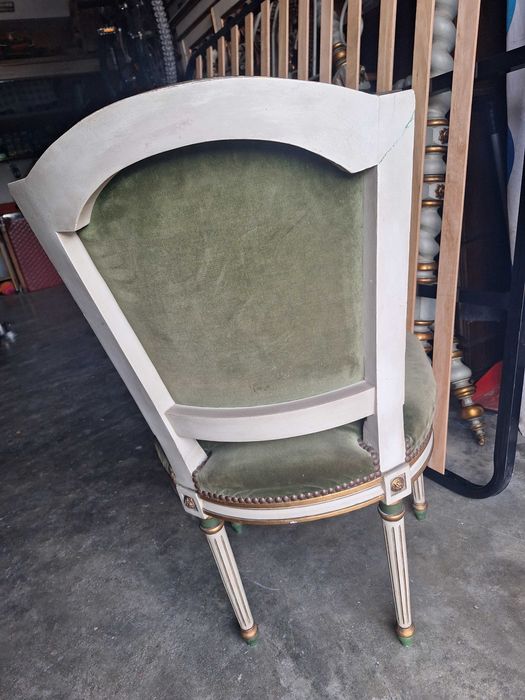 Conjunto 6 cadeiras muito elegantes em bom estado.