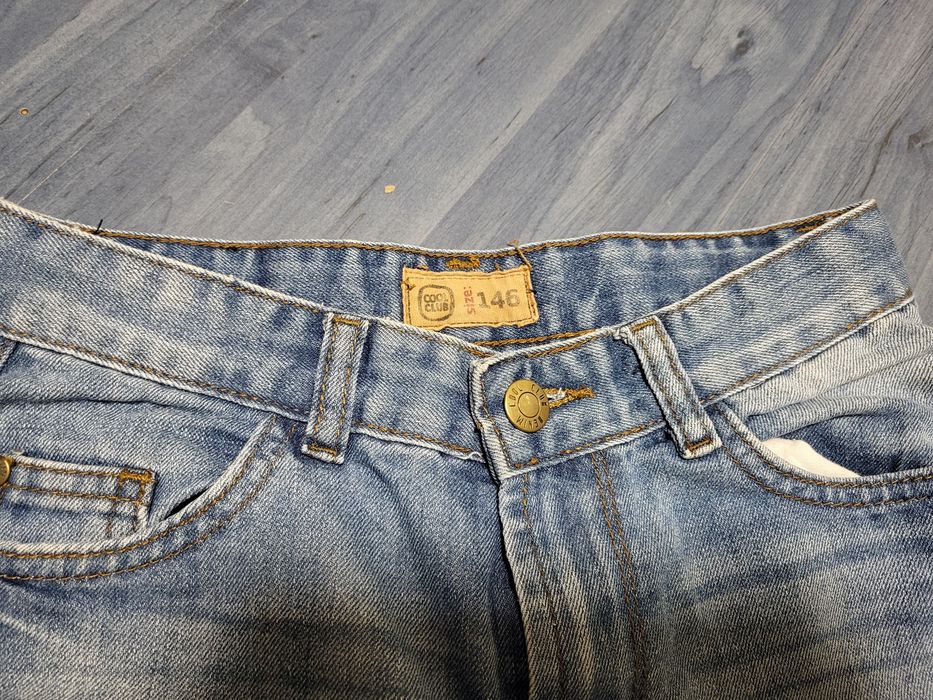 Spodnie jeans wzrost 146 cm.